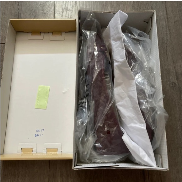 FAIRLY NEW MICHAEL KORS FLATS - Picture 6 of 7